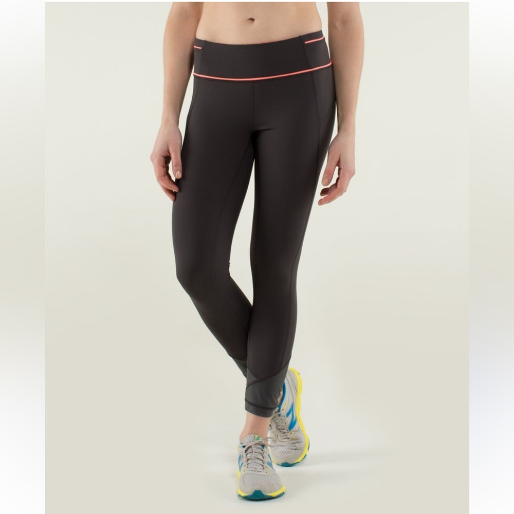 🌸174 Lululemon Pace Queen Tight Soot Black Pink 7/8 Leggings Size 6